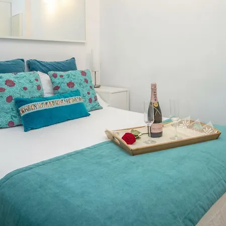 A 20 m a pie de la playa Las Canteras Salvador Cuyas *