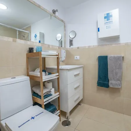 A 20 m a pie de la playa Las Canteras Salvador Cuyas *